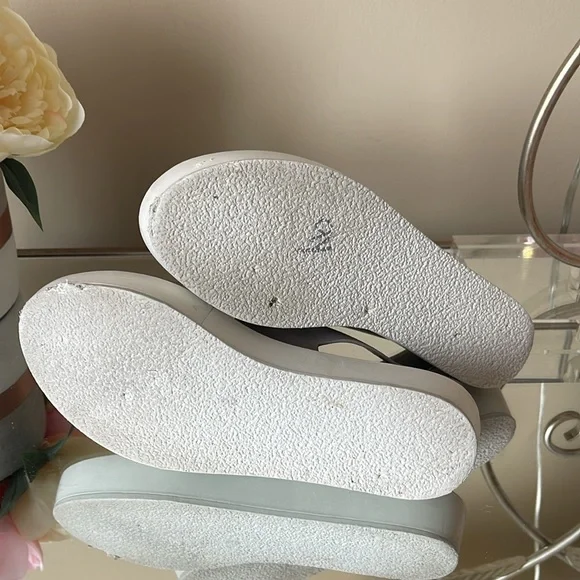 VINCE Tan Summer Sandals - Picture 8 of 11